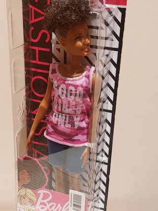 ✅Barbie Fashionista 128 y lego aventura de playa