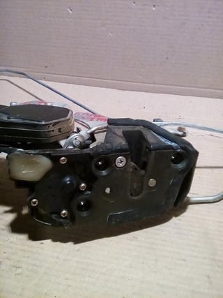 Cerradura puerta delantera derecha Suzuki  f_69439