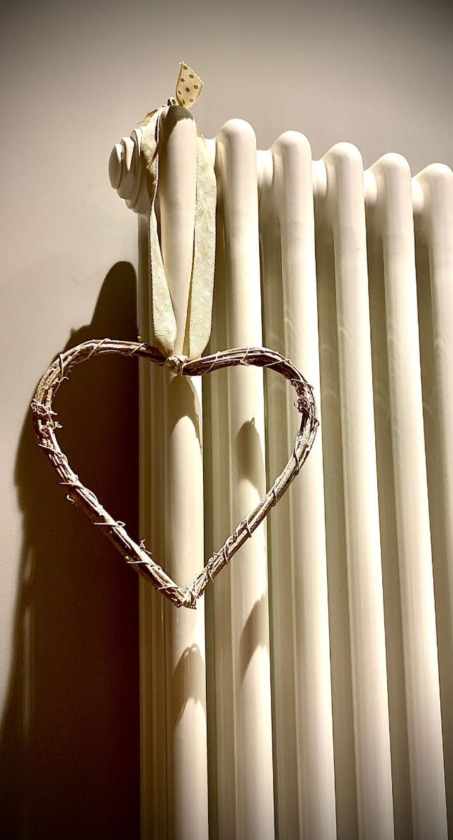 Decorazioni Natalizie. Cuori in legno