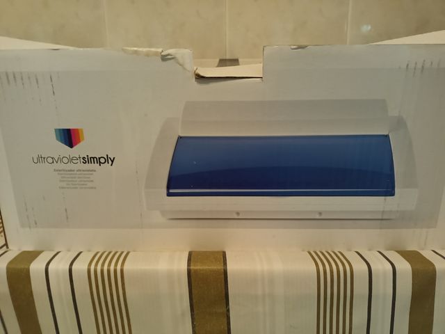 Esterilizador de cepillos y peines de peluquería 