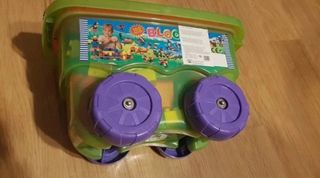 Carrito con 108 piezas de construcción