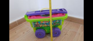 Carrito con 108 piezas de construcción
