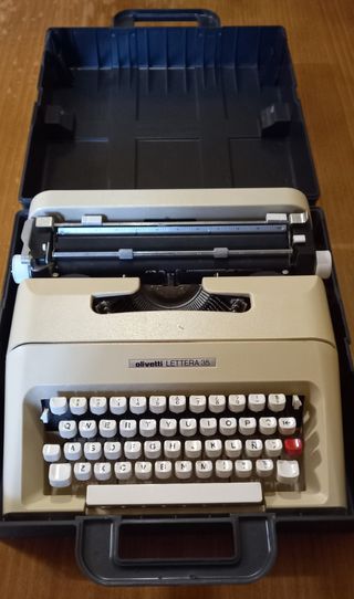 Coleccionista. Máquina de escribir.