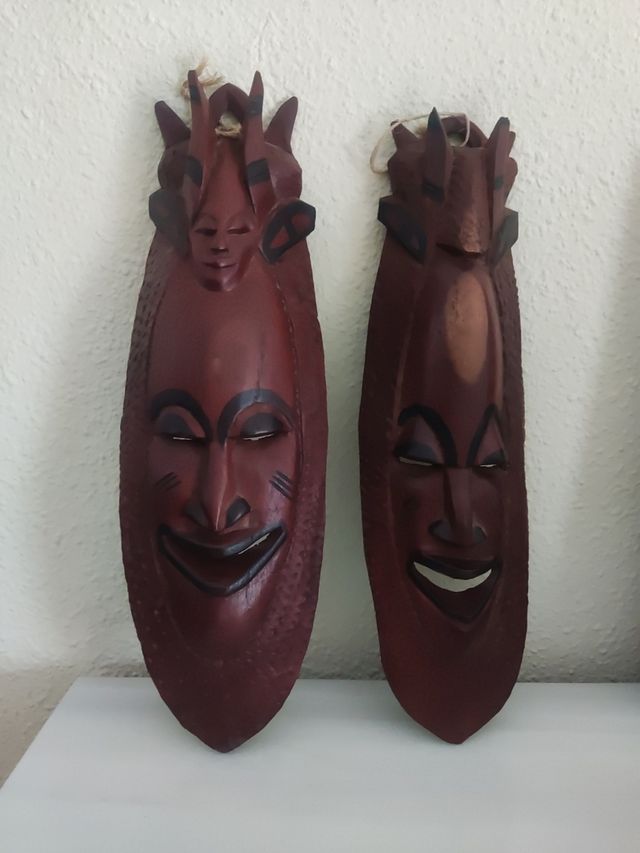 Pareja de máscaras africanas