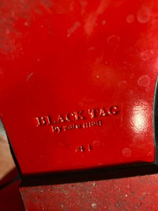 mocasines negros de ZARA con bordado dragon rojo
