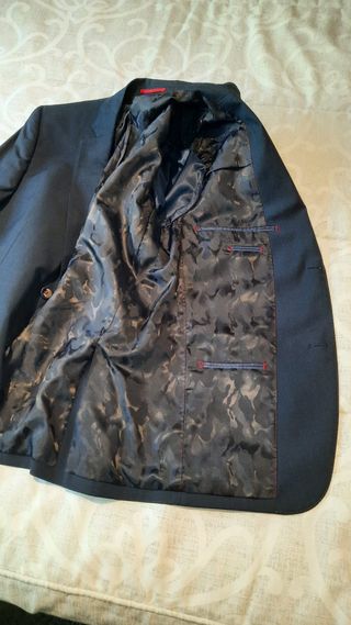 Traje de graduación utilizado dos veces