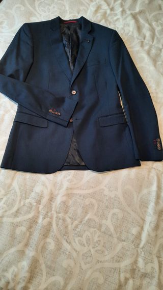 Traje de graduación utilizado dos veces