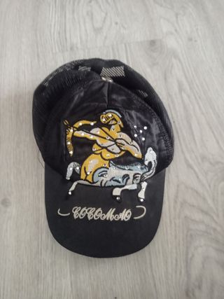 Gorra negra tipo americana marca