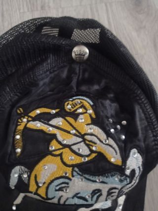 Gorra negra tipo americana marca