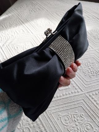 Clutch negro swarosvki raso.