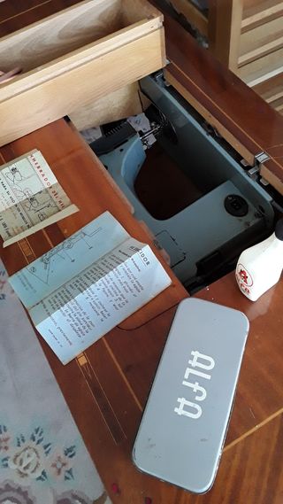 Máquina de coser ALFA