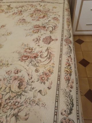 Colcha brocada muy antigua como nueva