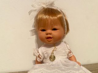 Muñeca vintage vestida bautizo