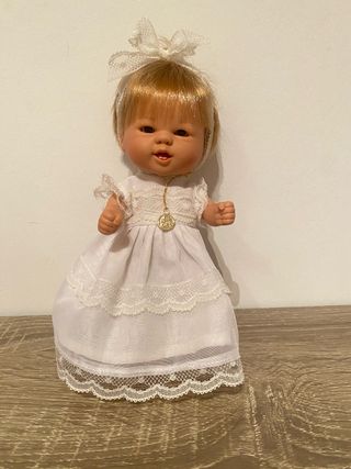 Muñeca vintage vestida bautizo