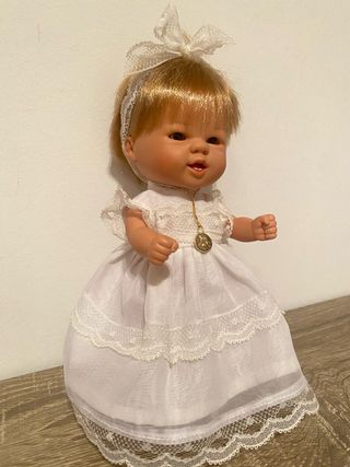 Muñeca vintage vestida bautizo