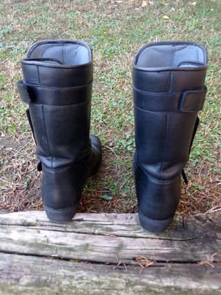 Botas piel moto.