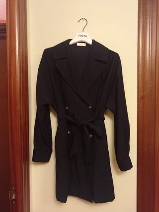 Gabardina corta negra