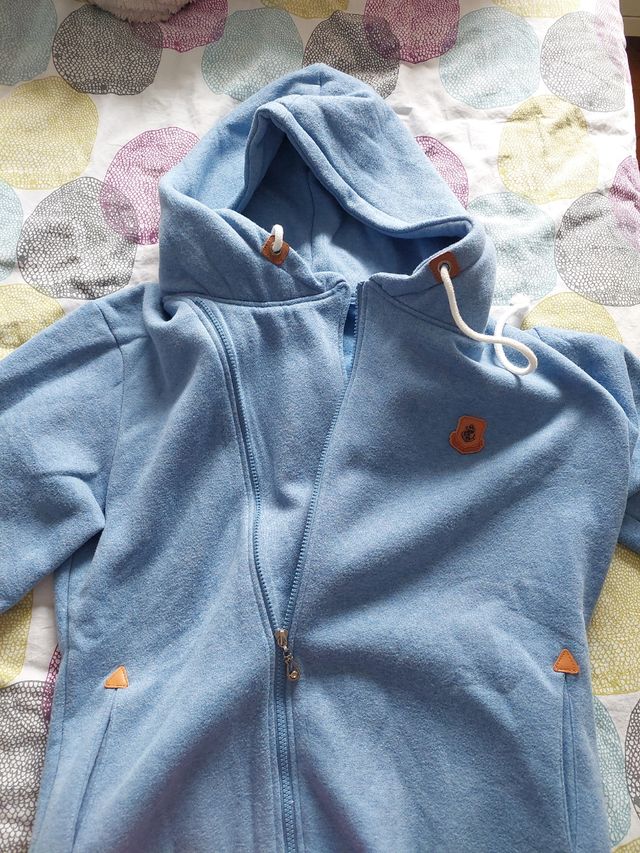 Sudadera con cremallera y capucha