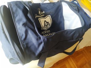 Casco y kimono de taekwondo y bolsa de regalo