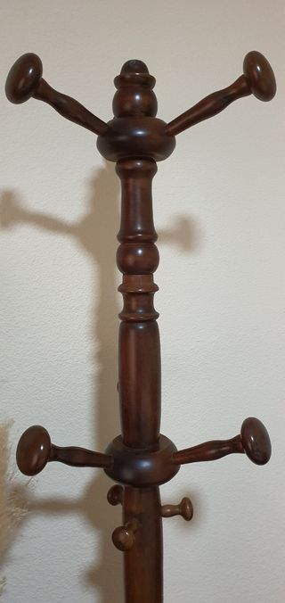 Perchero de pie de madera natural