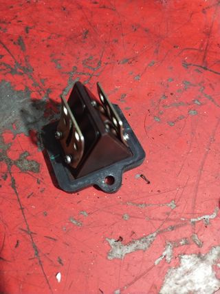 Caja laminas carbono Peugeot Kisbee 50cc 2T