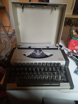 Maquina de escribir antigua