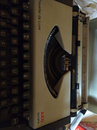 Maquina de escribir antigua