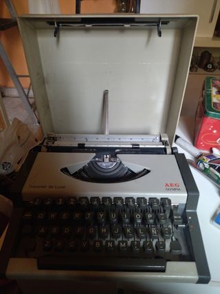 Maquina de escribir antigua