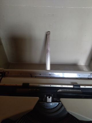 Maquina de escribir antigua