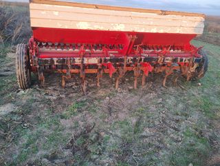 Sembradora grande en buen estado