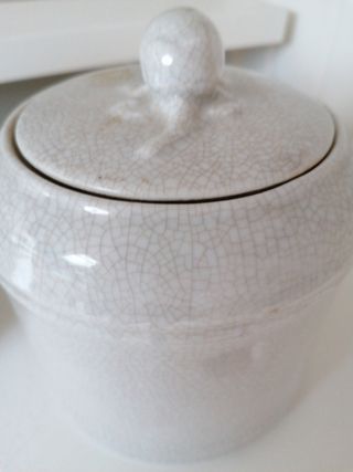 Dos jarrones con tapa