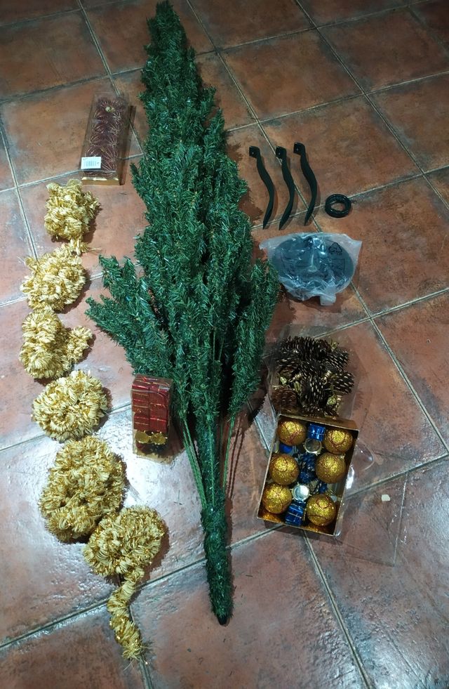 Árbol de Navidad con adornos