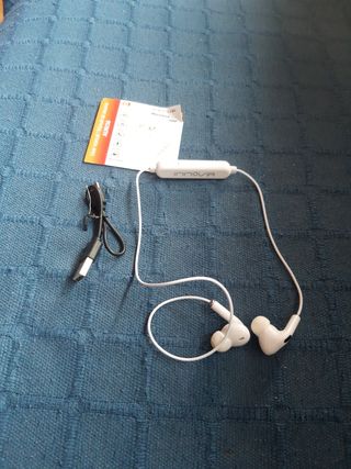 Auriculares Wireless con cable trasero