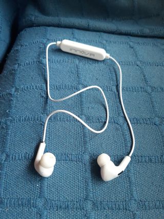 Auriculares Wireless con cable trasero