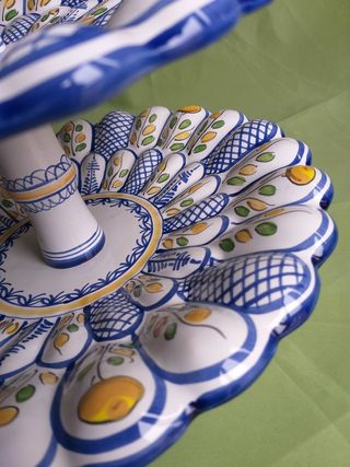 FRUTERO. . TRES PISOS.