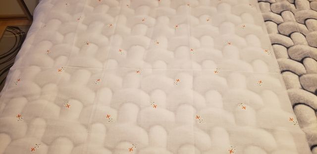 Retal blanco con flores estampadas