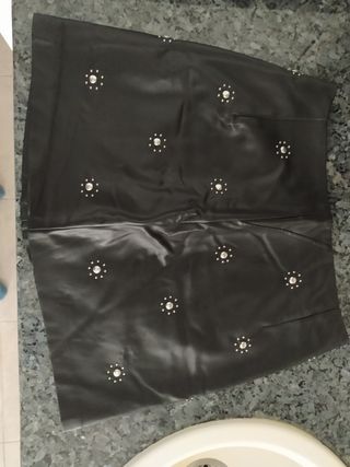 Falda negra de cuero talla L