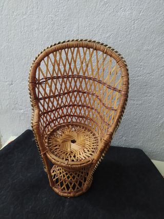 Silla mimbre decorativa para muñecas