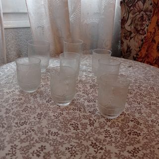 Conjunto de 5 vasos pequeños y 2 grandes