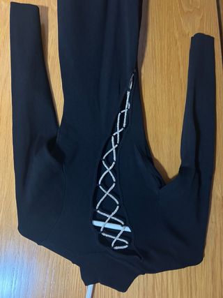 Vestido negro con brillante