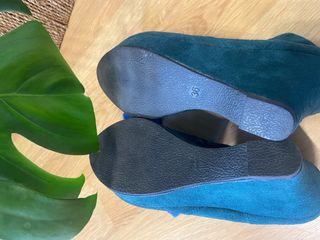 Botin verde con cuña