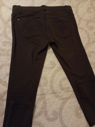 Conjunto de Pantalón y Camisa, de mujer.