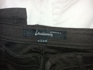Conjunto de Pantalón y Camisa, de mujer.