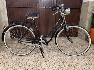 Bicicleta antigua de varillas