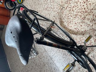 Bicicleta antigua de varillas