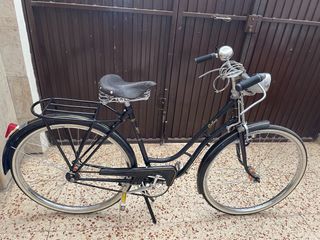 Bicicleta antigua de varillas