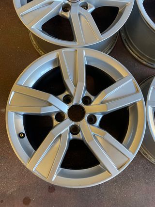 JUEGO DE 4 LLANTAS VALIDAS PARA MERCEDES EN 16”