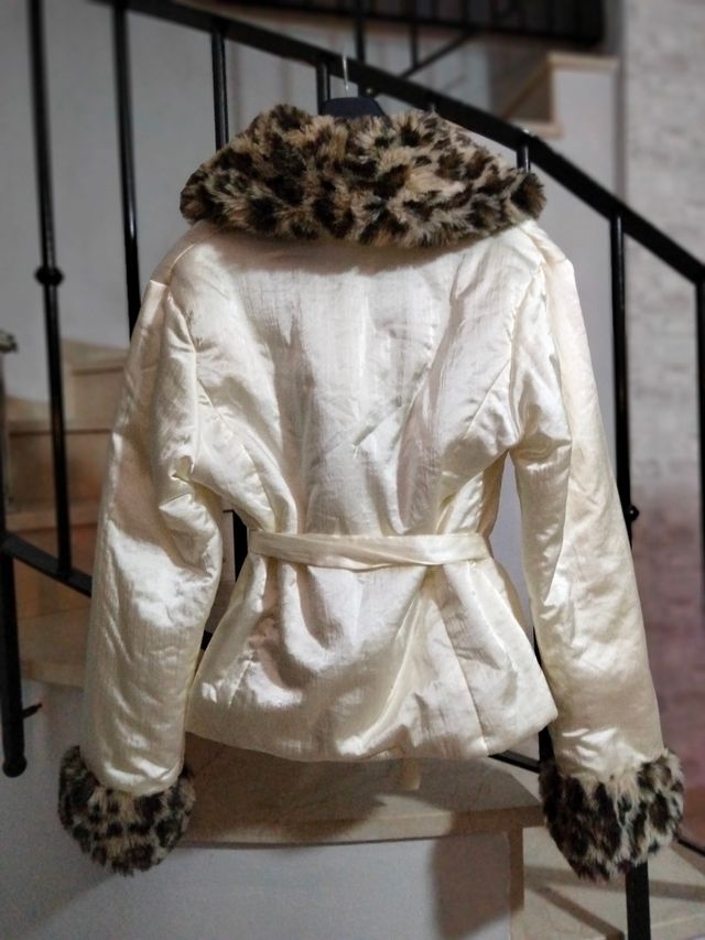 Chaquetón con cuello de leopardo