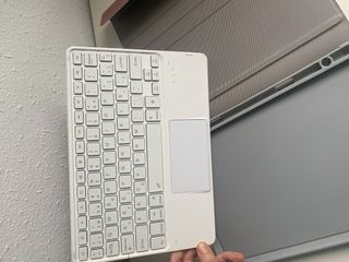 Funda con teclado iPad 10,5"
