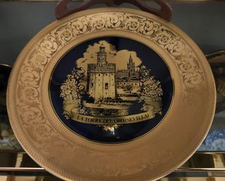 PLATO DE PORCELANA "TORRE DEL ORO" (SEVILLA).